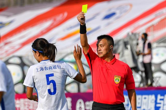 阿劳霍抵达巴萨总部即将续约 新合同2031年到期